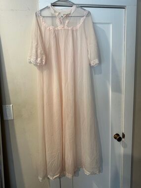 Sheer Blush Pink Vintage Nightgown/robe with Lace Trim